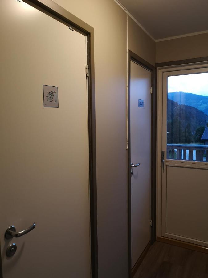 Kinsarvik Hostel エクステリア 写真